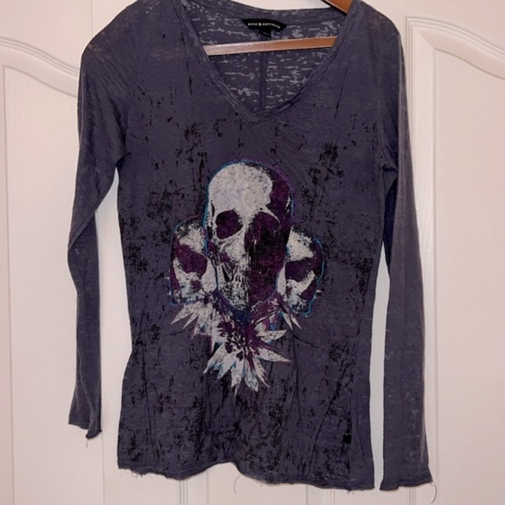 Rock & Republic Women's Size S Graphic Skulls Long Sleeve Shirt Purple Halloween - Picture 1 of 4